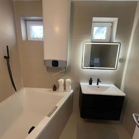 Felix House בית נופש שיופוק